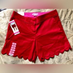 Isaac Mizrahi New York Scalloped Hem Tailored Short 5” inseam. Size 4. Lipstick.